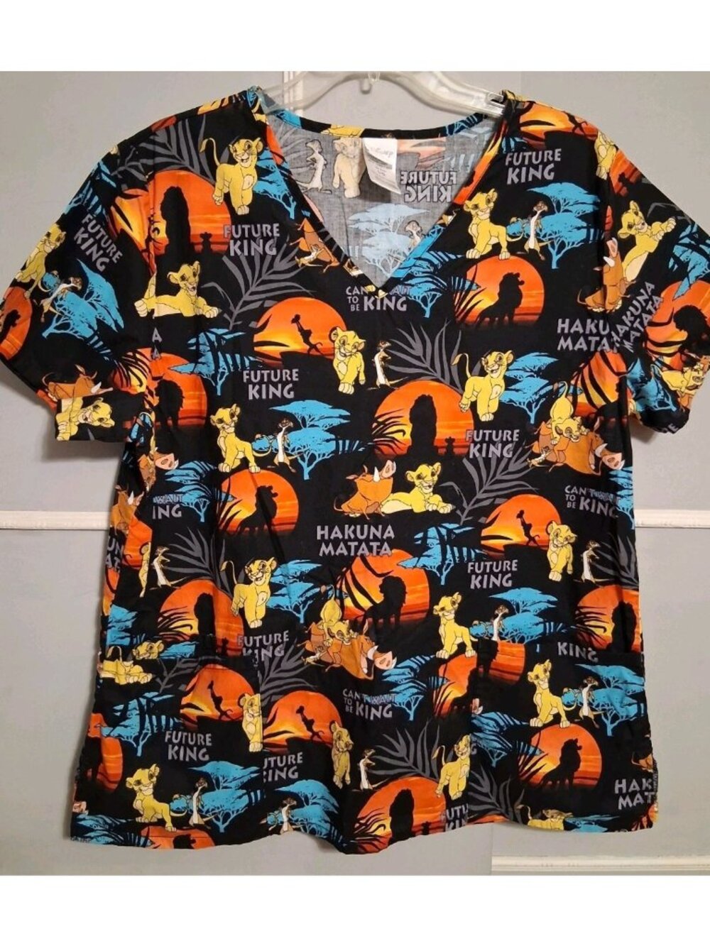 Disney Lion King Scrub Top Womans L Colorful Simba Timon Pumba Hakuna Matata